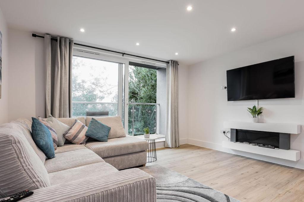 Stylish Town Centre Apartment, W Parking, Nr Beach Μπόρνμουθ Εξωτερικό φωτογραφία
