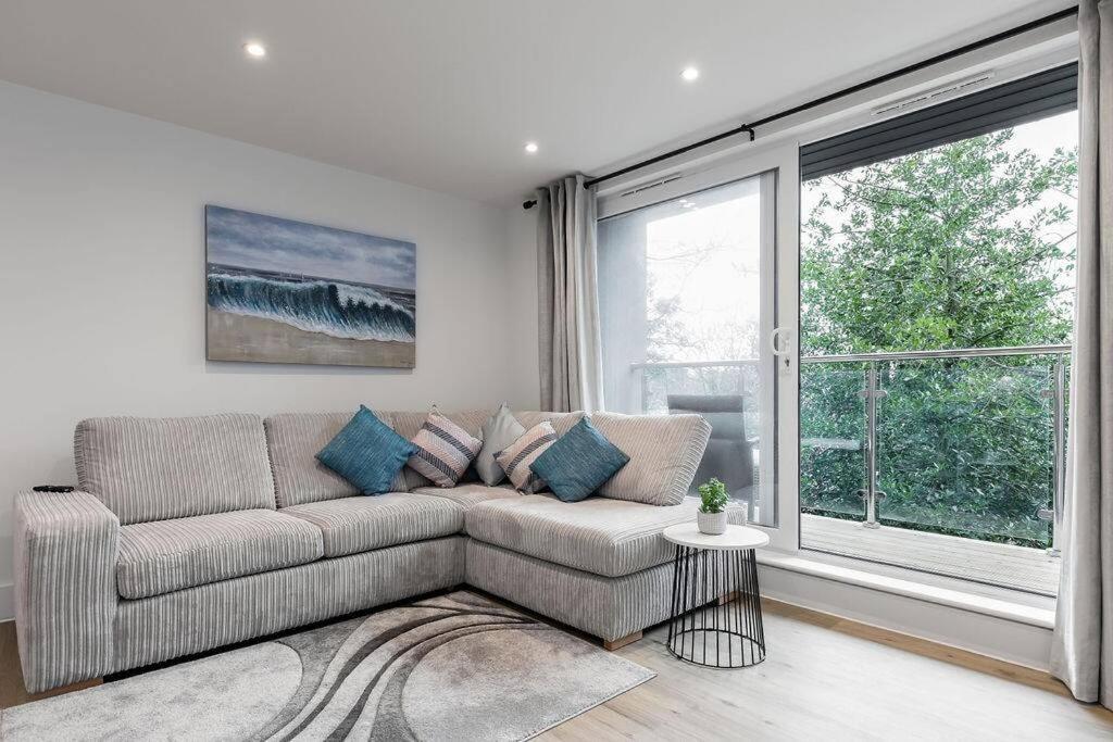 Stylish Town Centre Apartment, W Parking, Nr Beach Μπόρνμουθ Εξωτερικό φωτογραφία